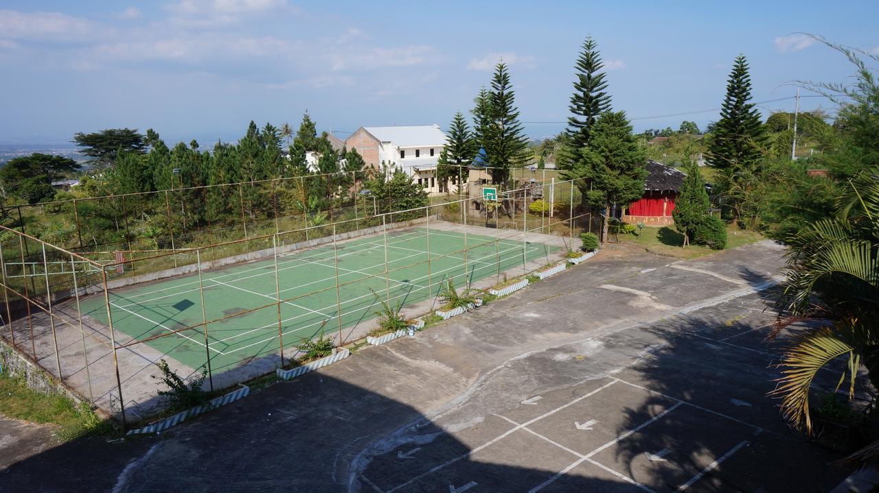 Hotel Surya Indah Batu Malang Екстериор снимка