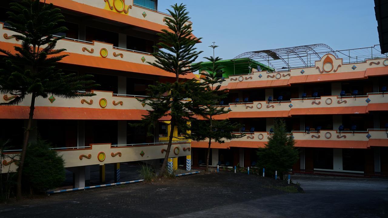Hotel Surya Indah Batu Malang Екстериор снимка