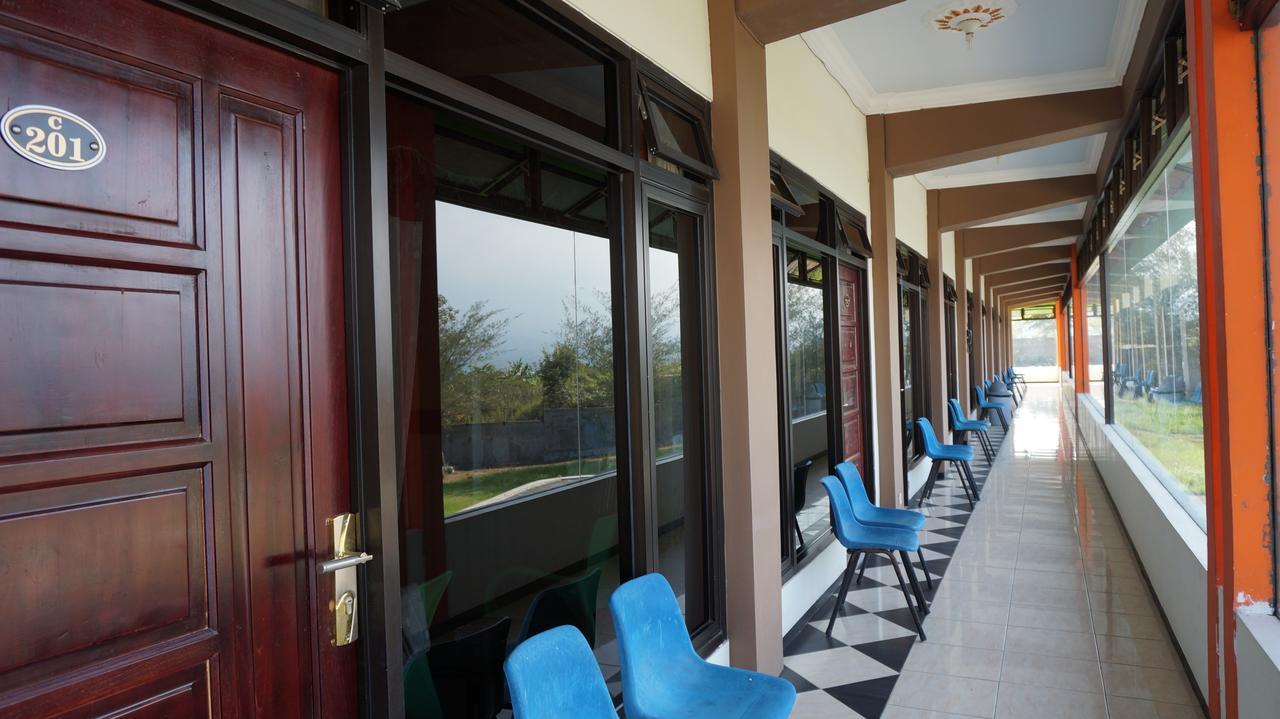 Hotel Surya Indah Batu Malang Екстериор снимка