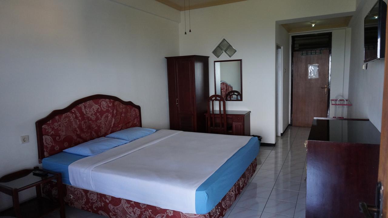 Hotel Surya Indah Batu Malang Екстериор снимка