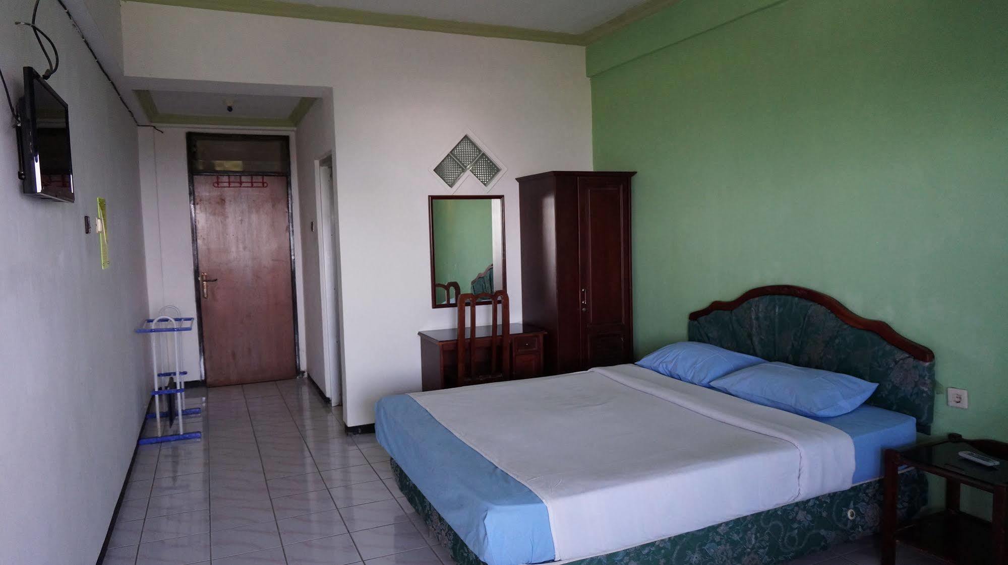 Hotel Surya Indah Batu Malang Екстериор снимка