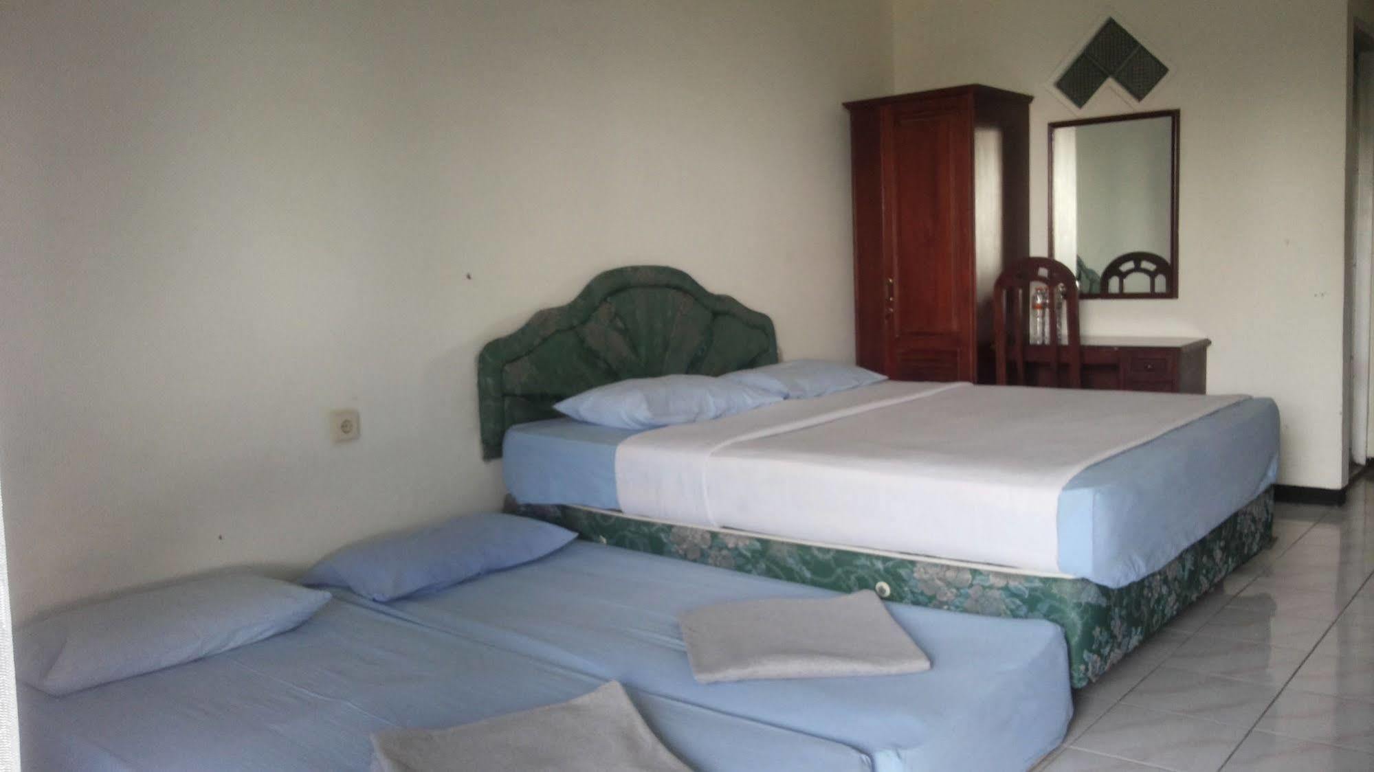 Hotel Surya Indah Batu Malang Екстериор снимка