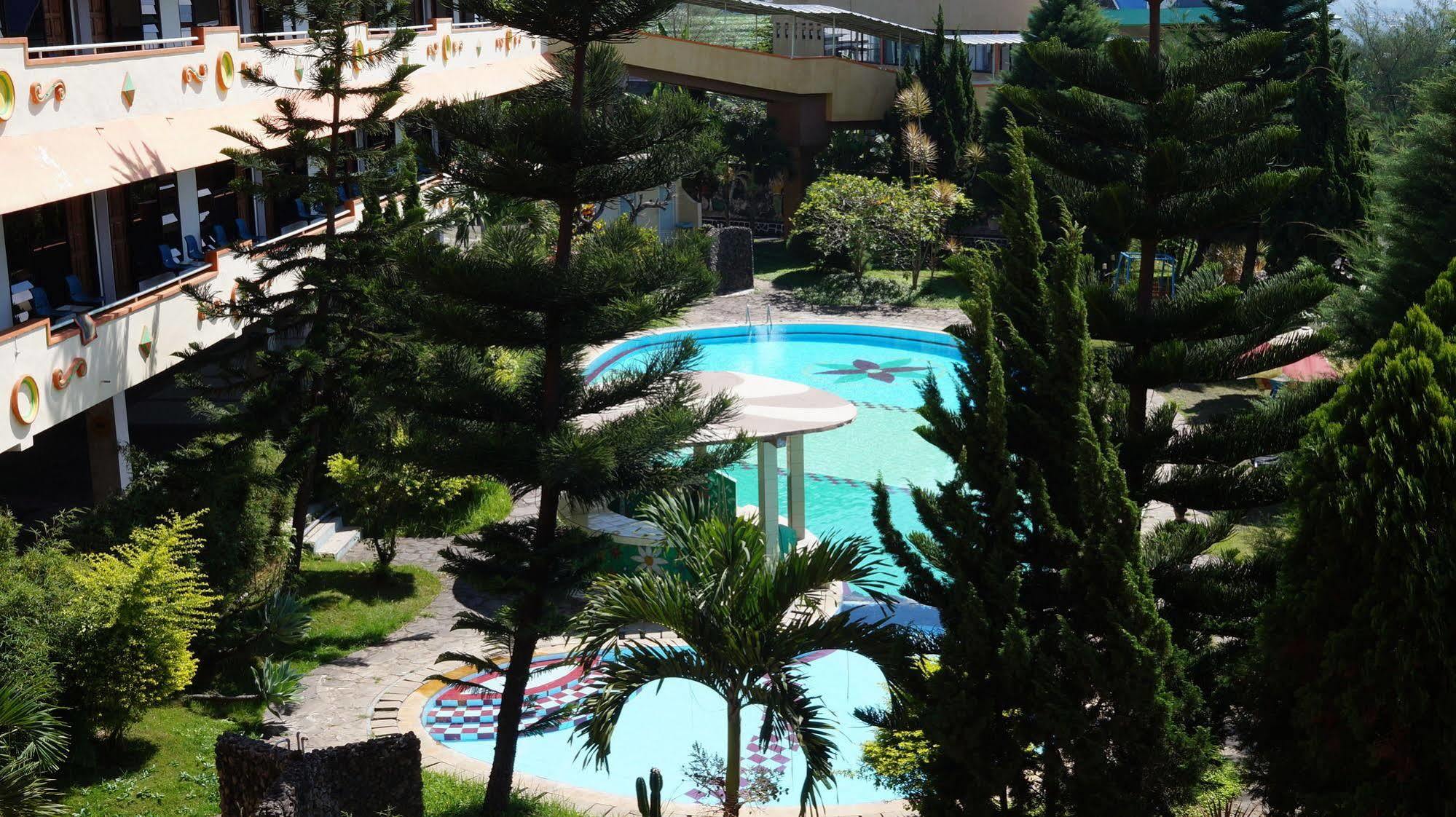 Hotel Surya Indah Batu Malang Екстериор снимка