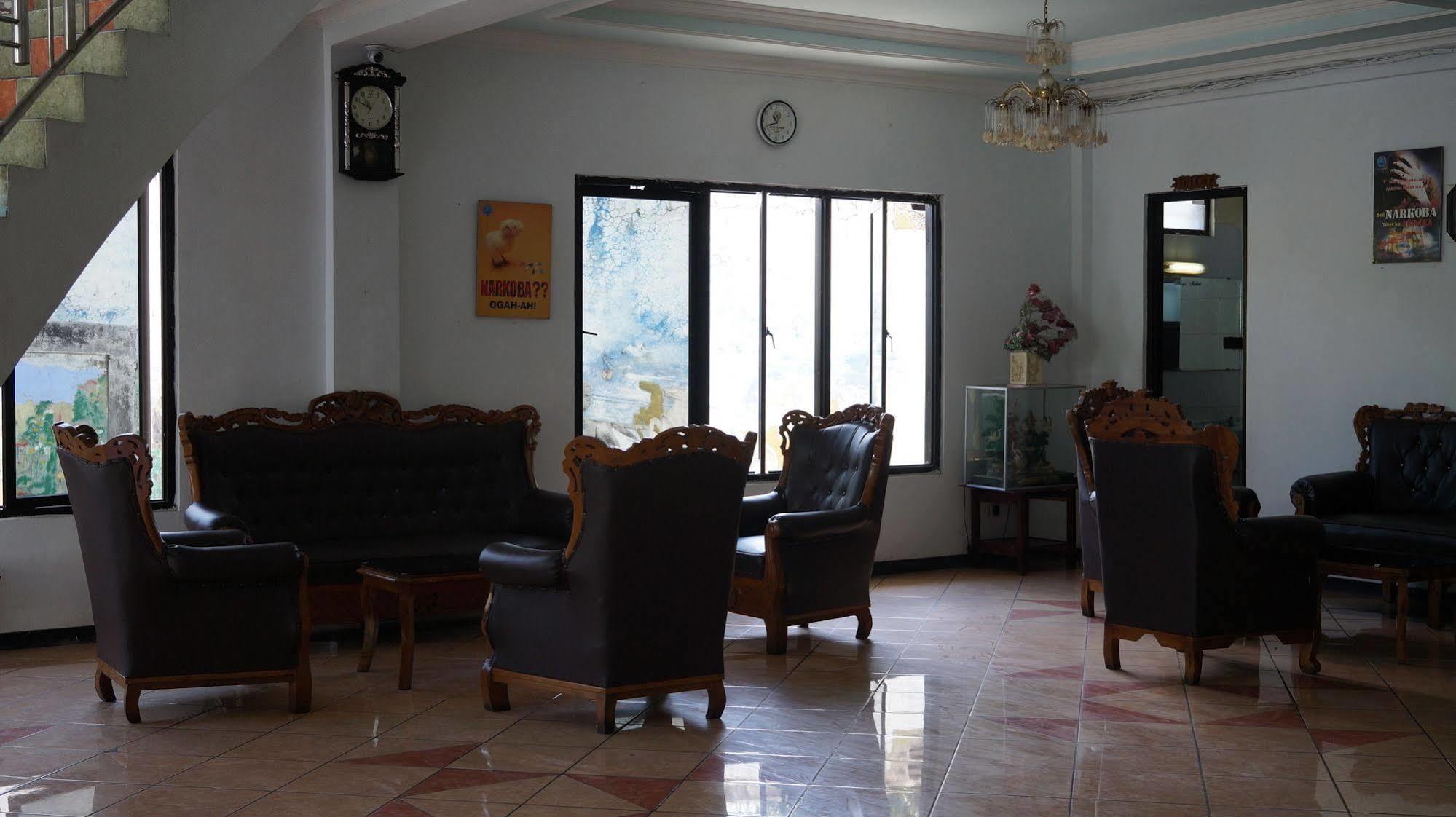 Hotel Surya Indah Batu Malang Екстериор снимка