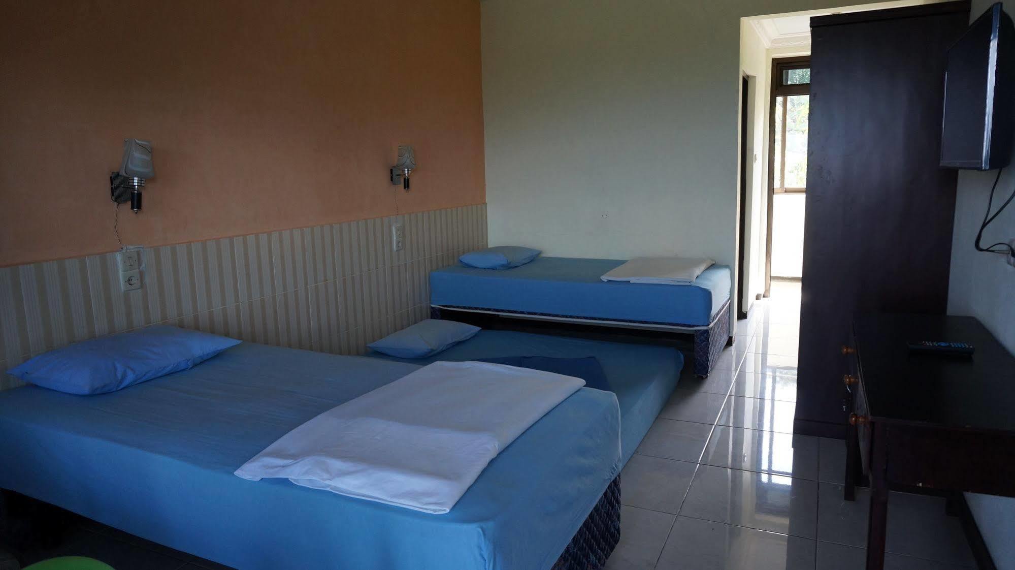 Hotel Surya Indah Batu Malang Екстериор снимка