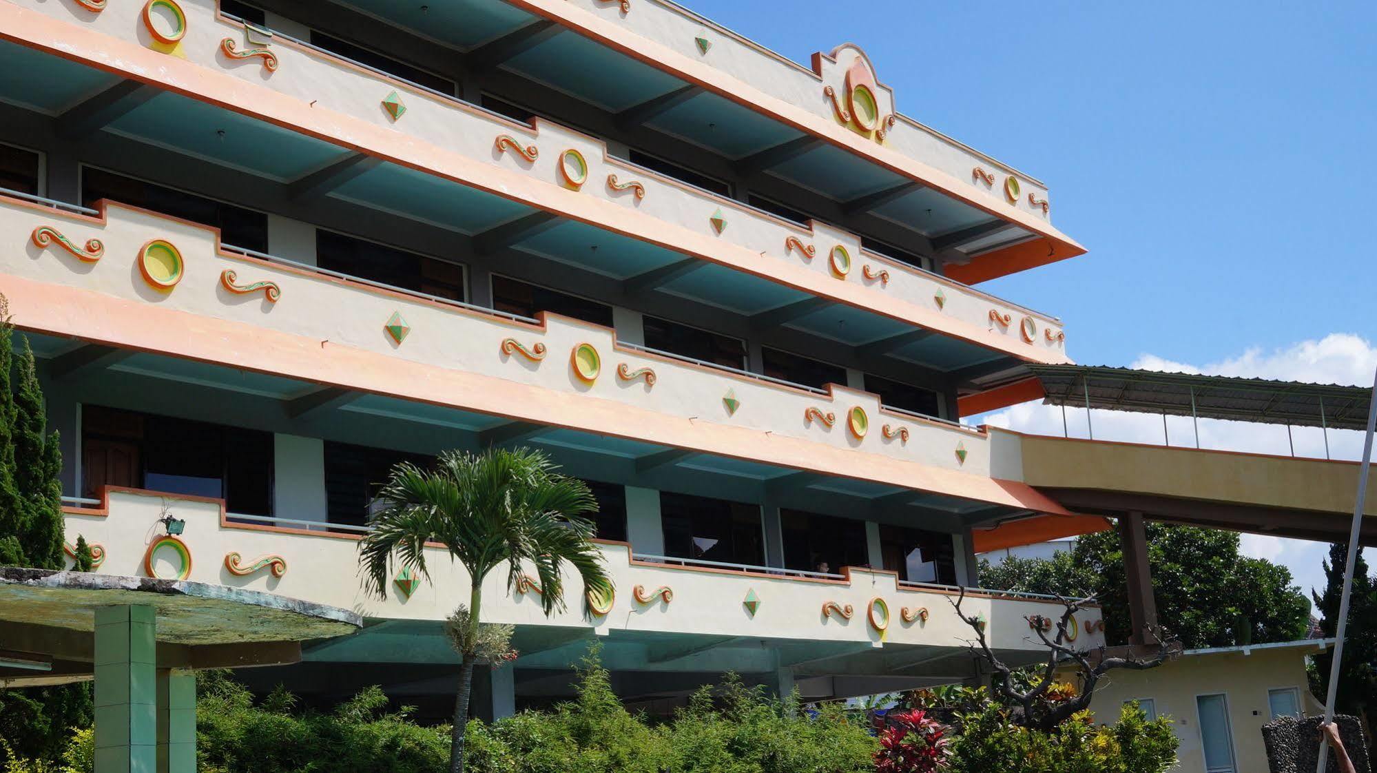 Hotel Surya Indah Batu Malang Екстериор снимка